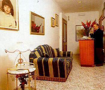 רומא Hotel Tizi מראה חיצוני תמונה